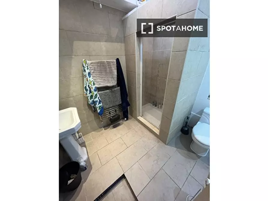 Immagine 6 di Camera condivisa in affitto  in Moody St a Poplar