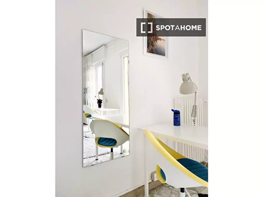 Immagine 2 di Camera condivisa in affitto  in Via Monte Solarolo a Padova