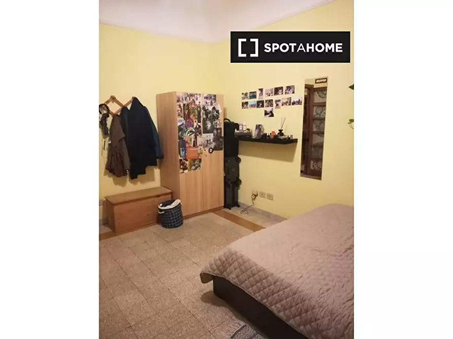 Immagine 2 di Camera condivisa in affitto  in Piazza Manfredo Fanti, 00185 Roma RM, Italy a Roma
