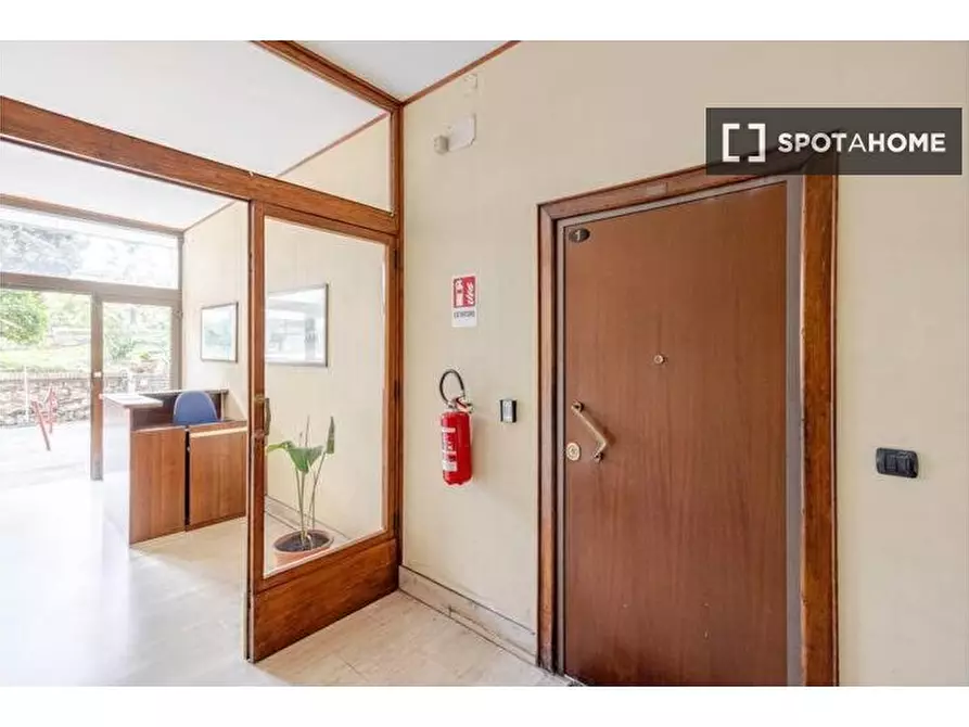 Immagine 13 di Appartamento in affitto  in Via Francesco Crispi a Napoli