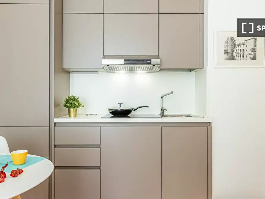 Immagine 11 di Appartamento in affitto  in Piazza Caiazzo a Milano