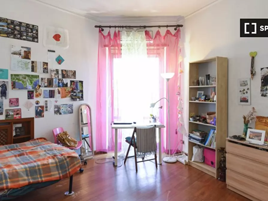 Immagine 1 di Camera condivisa in affitto  in Via Bisentina, 00139 Roma RM, Italy a Roma