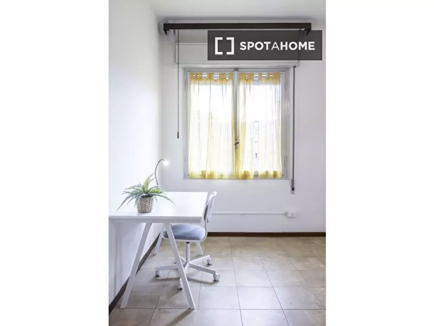 Immagine 5 di Camera condivisa in affitto  in Via Donato Creti a Bologna