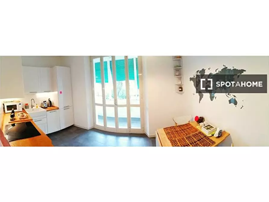 Immagine 5 di Camera condivisa in affitto  in Via dei Monti Lepini a Roma