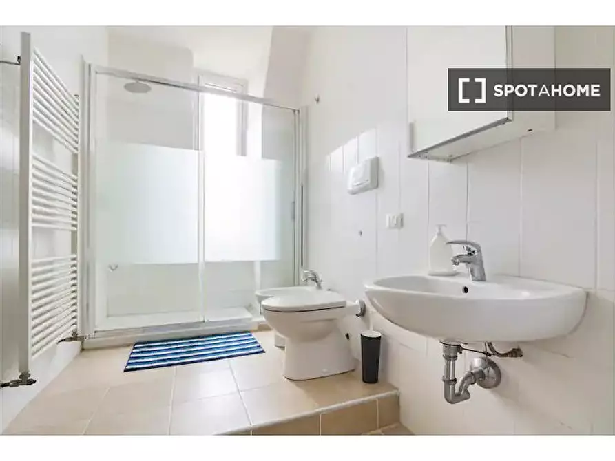 Immagine 10 di Camera condivisa in affitto  in Viale Monza a Milano