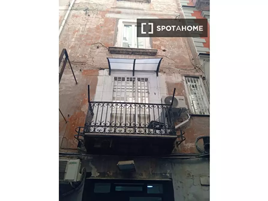 Immagine 10 di Camera condivisa in affitto  in Via Carlo de Cesare a Napoli