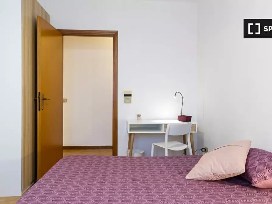 Immagine 4 di Camera condivisa in affitto  in Via dei Missaglia a Milano