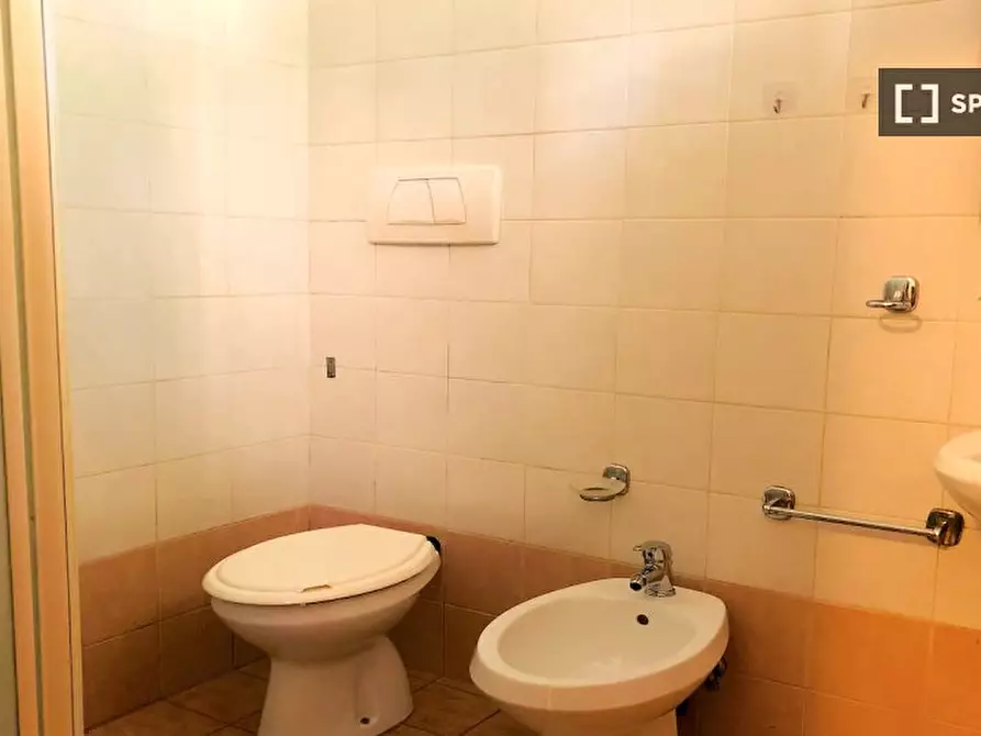 Immagine 2 di Camera condivisa in affitto  in Via Alessandro Brisse a Roma