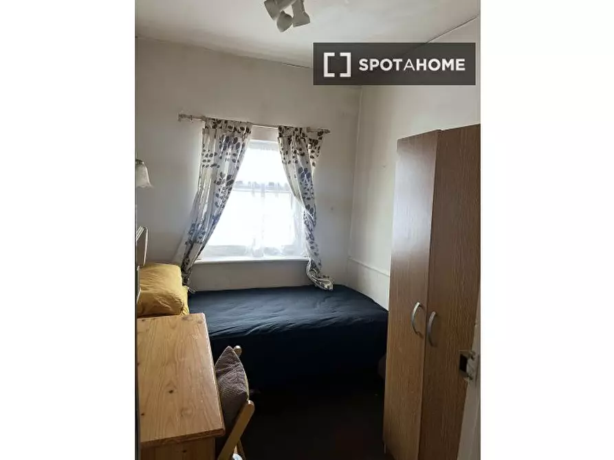 Immagine 1 di Camera condivisa in affitto  in Lonsdale Ave a East Ham