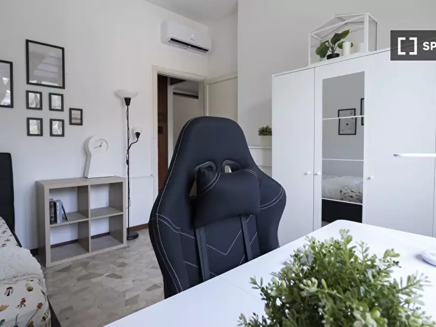 Immagine 6 di Camera condivisa in affitto  in Viale Francesco Restelli a Milano