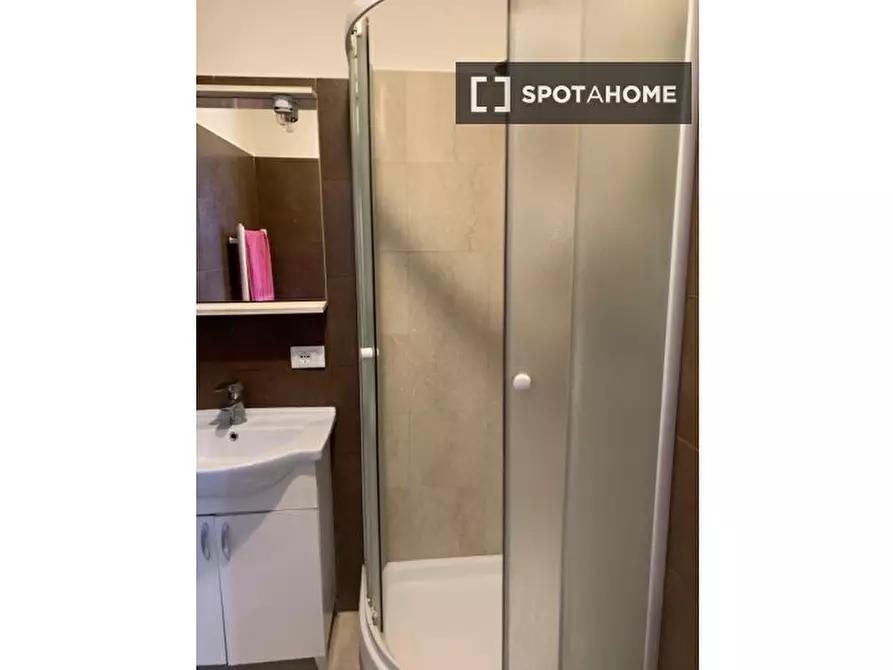 Immagine 6 di Camera condivisa in affitto  in Via Agrigento a Roma