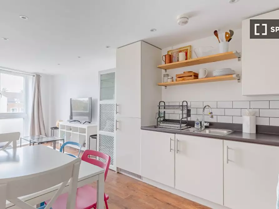 Immagine 1 di Appartamento in affitto  in -28 Ramsgate St a Hackney