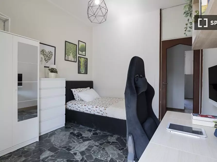 Immagine 2 di Camera condivisa in affitto  in Viale Francesco Restelli a Milano