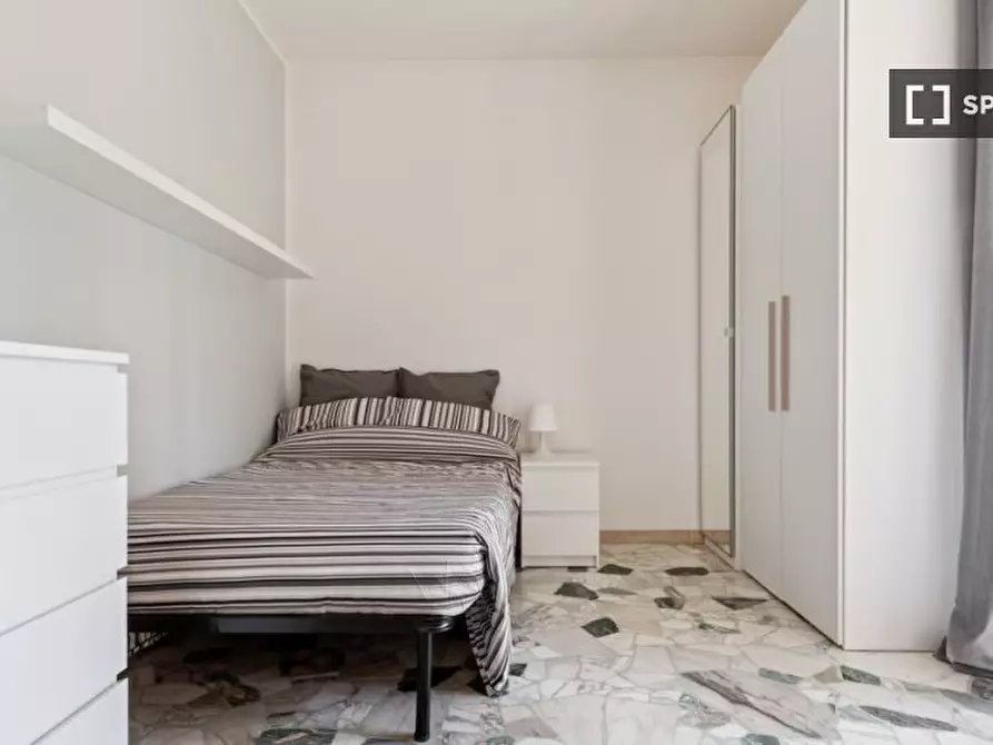 Immagine 2 di Camera condivisa in affitto  in Via Antonio Panizzi a Milano