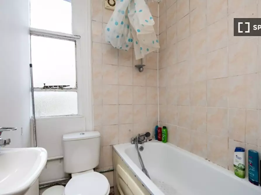 Immagine 6 di Camera condivisa in affitto  in A Pratt St. a Camden Town