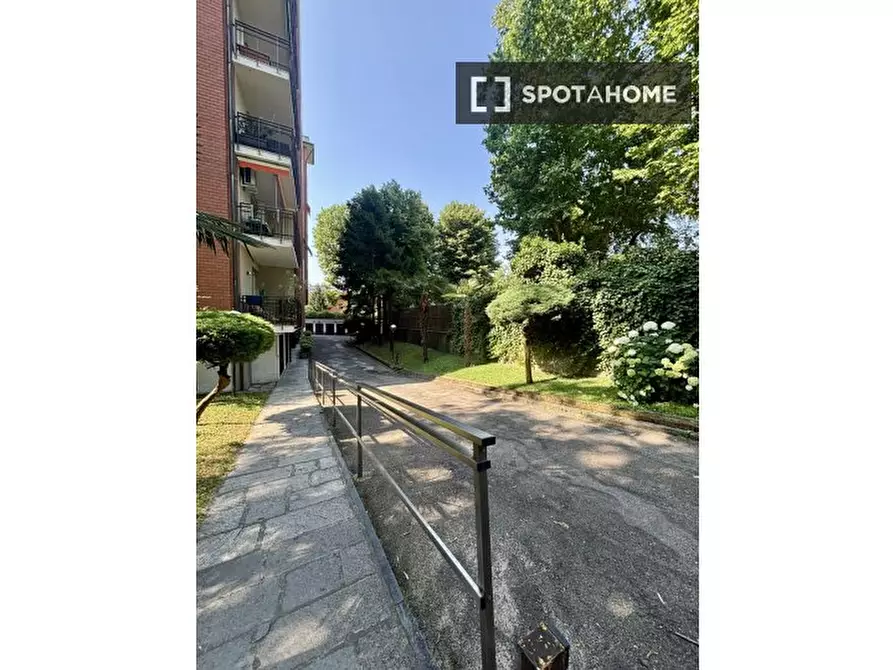 Immagine 14 di Camera condivisa in affitto  in Via Alfonso Capecelatro a Milano