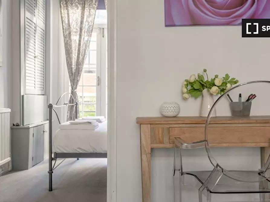 Immagine 8 di Appartamento in affitto  in Queenstown Rd, Battersea, London, UK a Lambeth