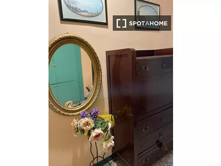 Immagine 7 di Camera condivisa in affitto  in Vico Latilla a Napoli