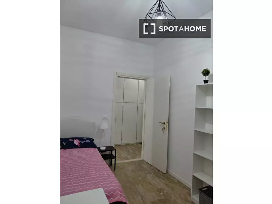 Immagine 4 di Camera condivisa in affitto  in Viale Europa a Brescia