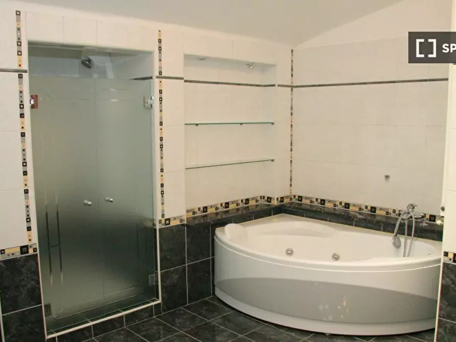 Immagine 10 di Camera condivisa in affitto  in Via Beaulard a Torino