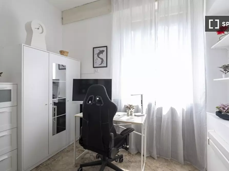 Immagine 3 di Camera condivisa in affitto  in Viale Francesco Restelli a Milano