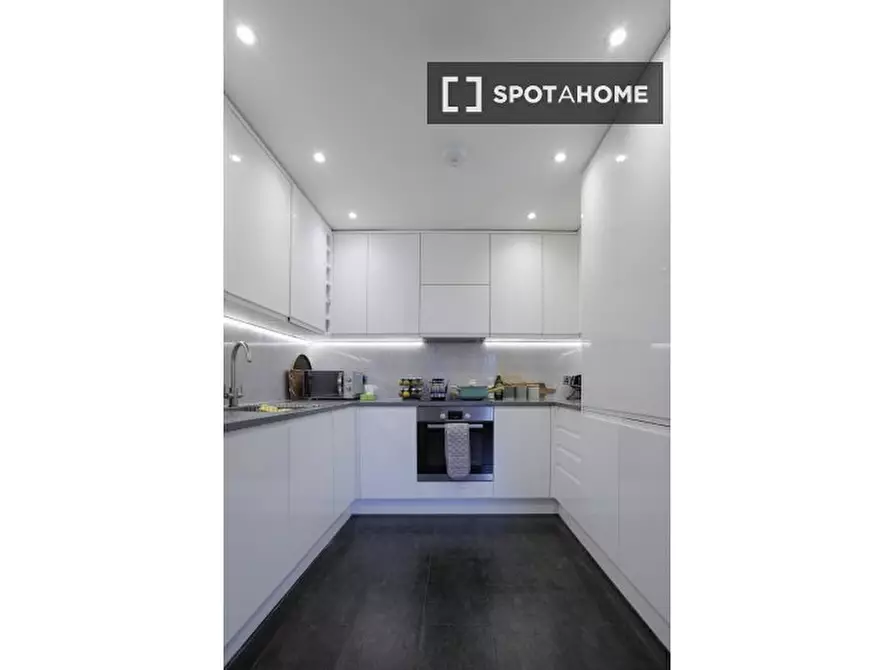 Immagine 2 di Ufficio in affitto  in Fife Rd a Kingston Upon Thames