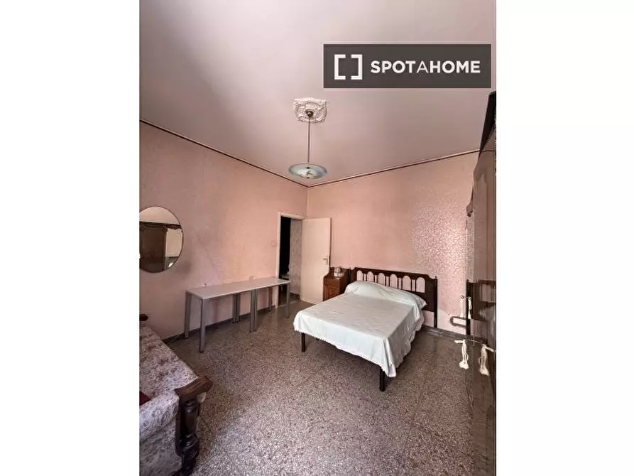 Immagine 3 di Camera condivisa in affitto  in Viale Opita Oppio a Roma