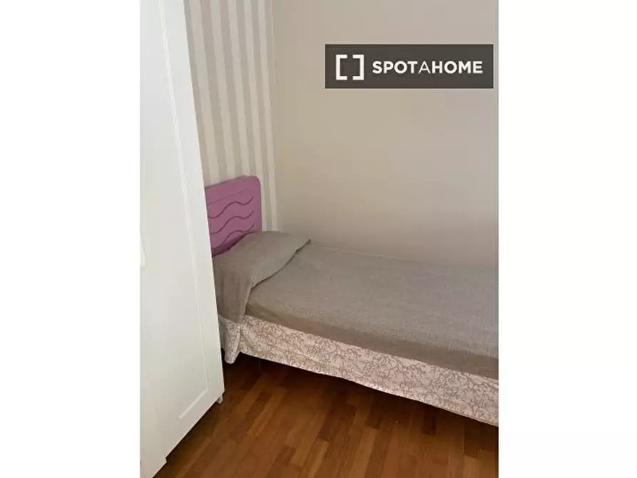 Immagine 5 di Camera condivisa in affitto  in Via Posillipo a Napoli