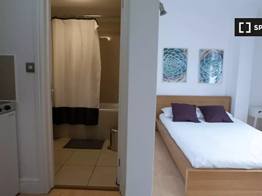 Immagine 2 di Camera condivisa in affitto  in Thirsk Road a Merton