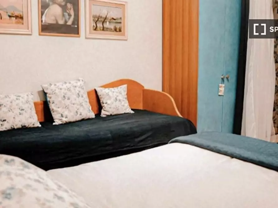 Immagine 10 di Camera condivisa in affitto  in Via Salvator Rosa a Napoli