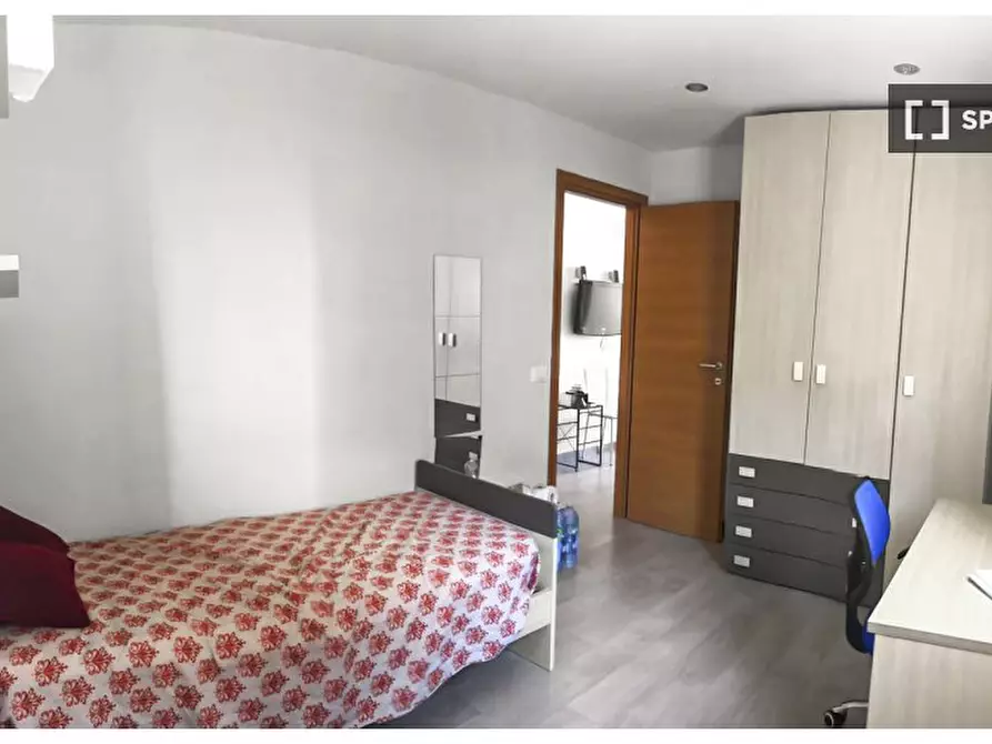 Immagine 3 di Camera condivisa in affitto  in Via Pigna a Napoli