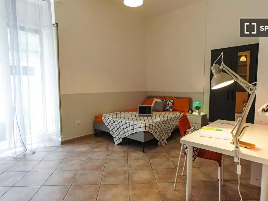 Immagine 2 di Camera condivisa in affitto  in Via Pignasecca n. a Napoli