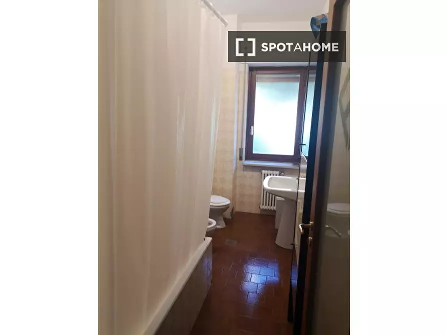 Immagine 8 di Camera condivisa in affitto  in Via Gabriele Jannelli p. T int. 3 a Napoli