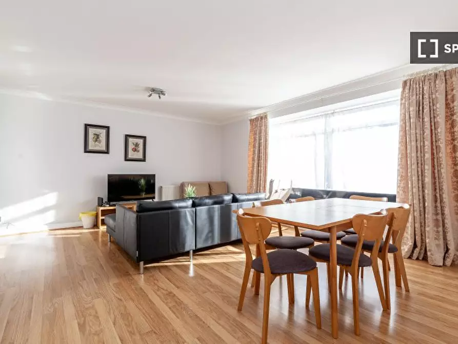 Immagine 1 di Appartamento in affitto  in -28 Buckland Cres a Camden Town