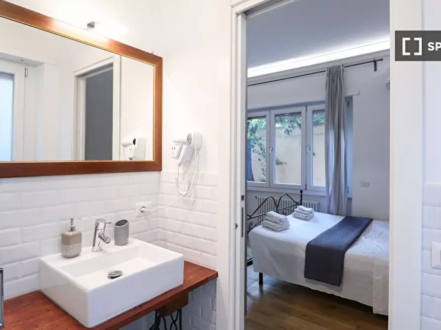 Immagine 10 di Camera condivisa in affitto  in Via Casilina a Roma