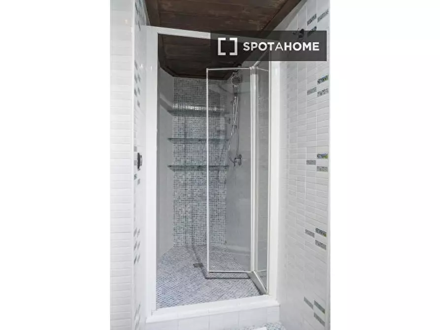 Immagine 9 di Camera condivisa in affitto  in Via Enrico Pessina n. a Napoli