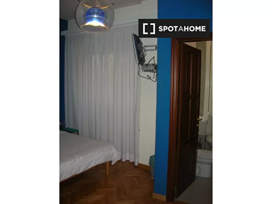 Immagine 10 di Camera condivisa in affitto  in Lungotevere di Pietra Papa a Roma