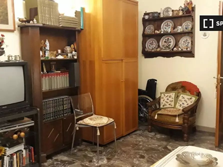 Immagine 2 di Camera condivisa in affitto  in Via Appia Nuova a Roma