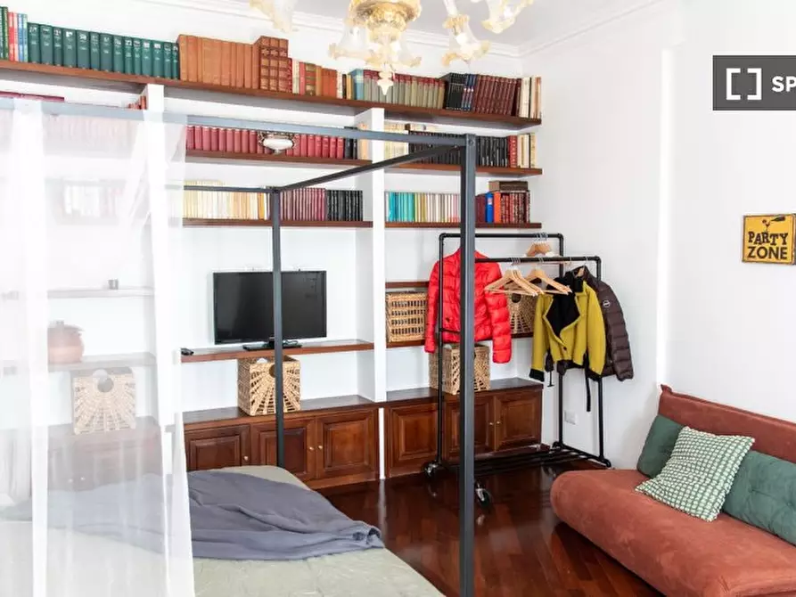 Immagine 5 di Camera condivisa in affitto  in Via Mario Musco a Roma