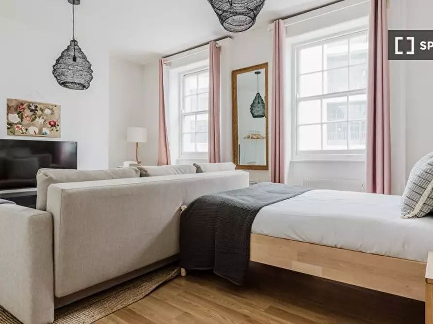 Immagine 9 di Appartamento in affitto  in Mornington Cres a Camden Town