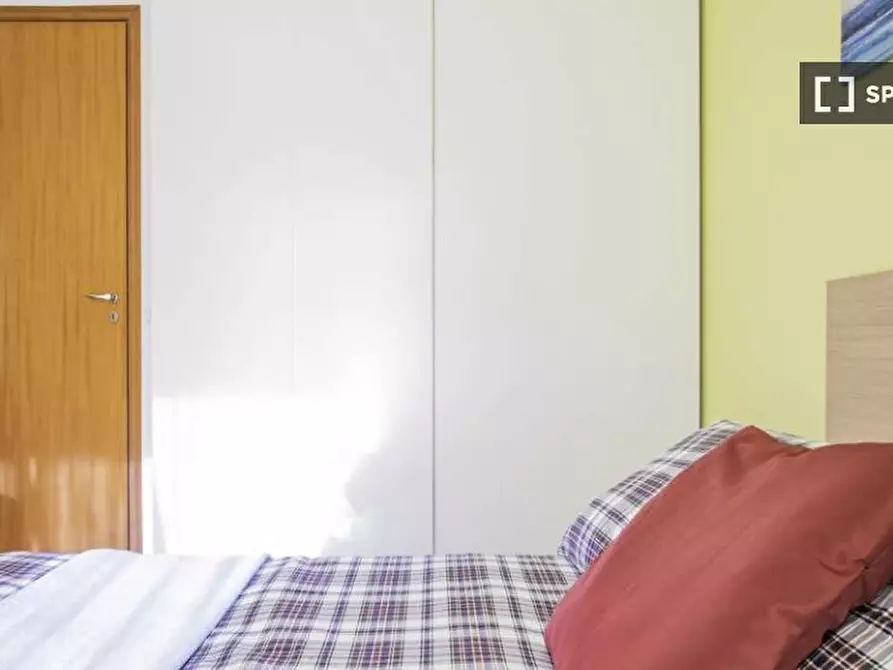 Immagine 4 di Camera condivisa in affitto  in Via Fiume delle Perle a Roma