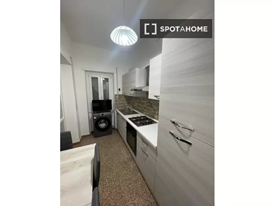 Immagine 3 di Camera condivisa in affitto  in Via di Val Tellina a Roma