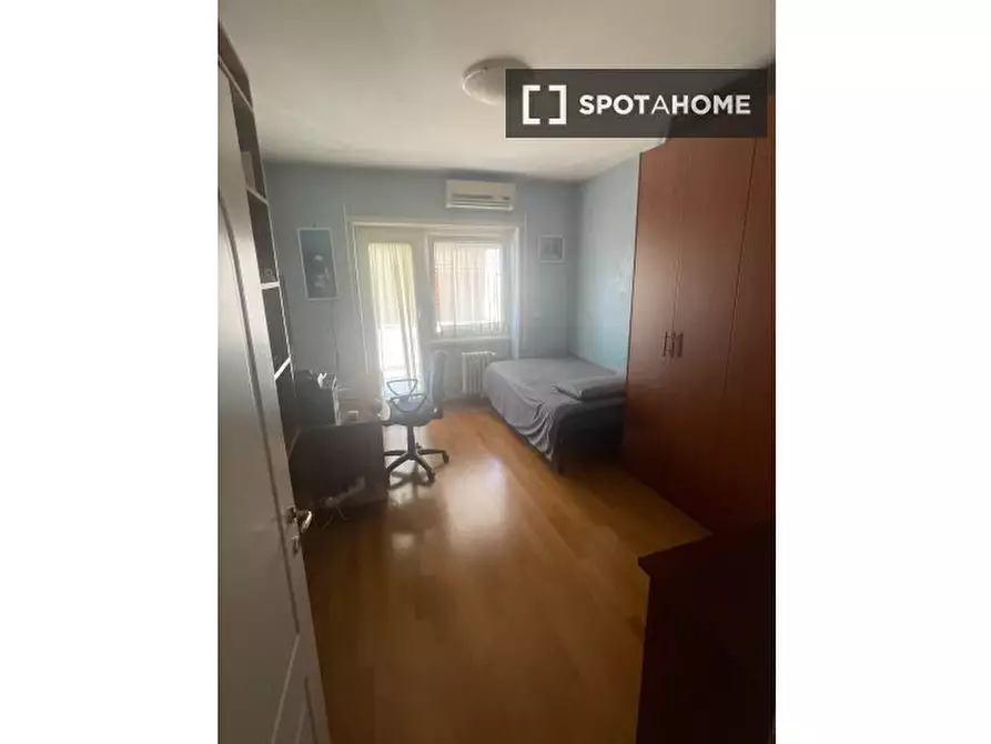 Immagine 11 di Camera condivisa in affitto  in Via Vacuna a Roma