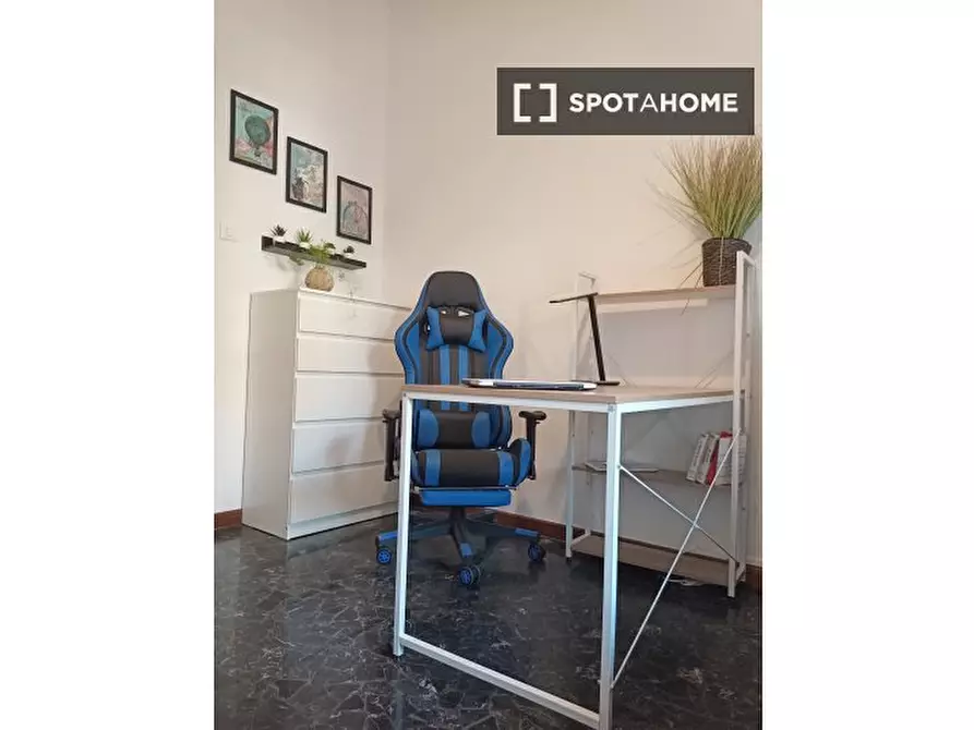 Immagine 2 di Camera condivisa in affitto  in Via Francesco Melzi d'Eril a Milano