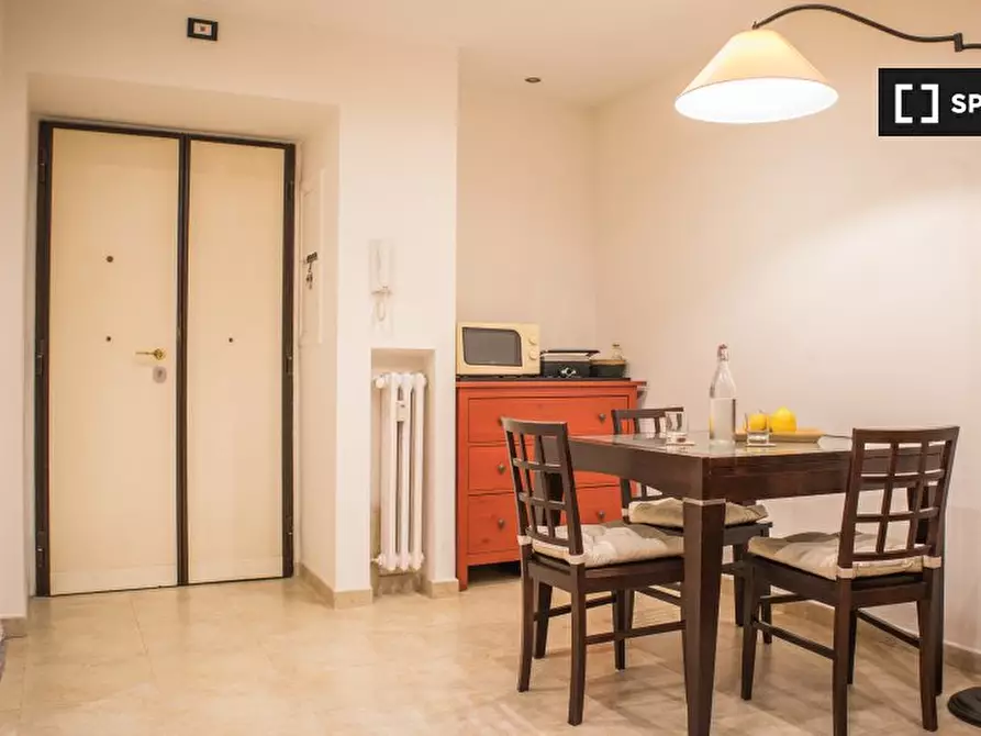 Immagine 10 di Camera condivisa in affitto  in Via Baldo degli Ubaldi a Roma