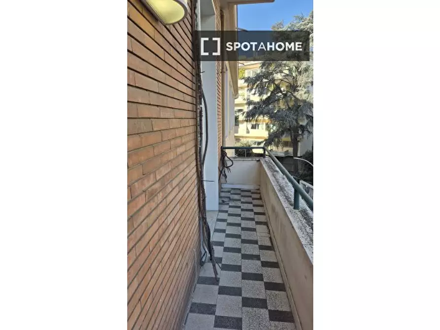Immagine 18 di Camera condivisa in affitto  in Via Giosuè Borsi a Roma