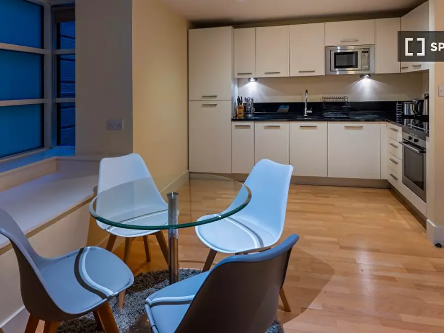 Immagine 6 di Appartamento in affitto  in High Timber St a 