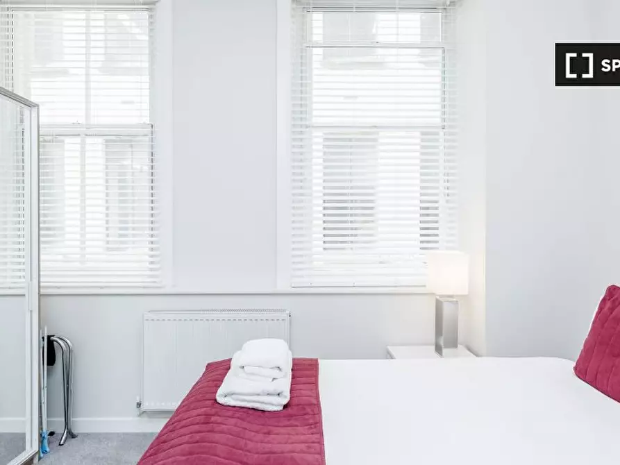 Immagine 7 di Appartamento in affitto  in Dyer's Buildings a Camden Town