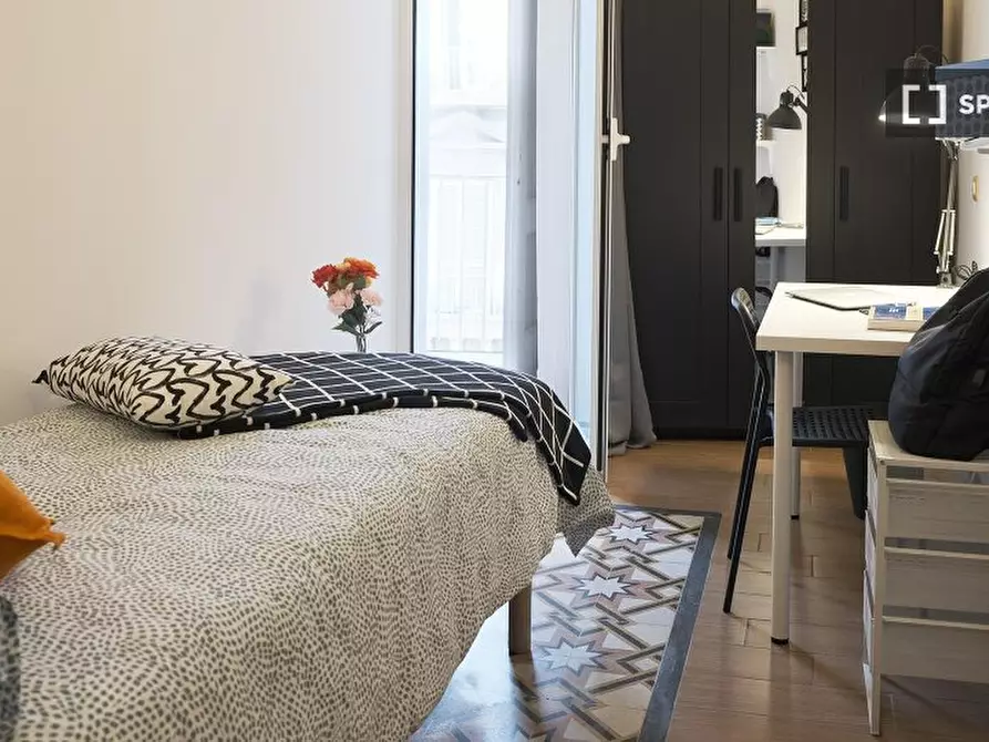 Immagine 4 di Camera condivisa in affitto  in Via Enrico Pessina n. a Napoli