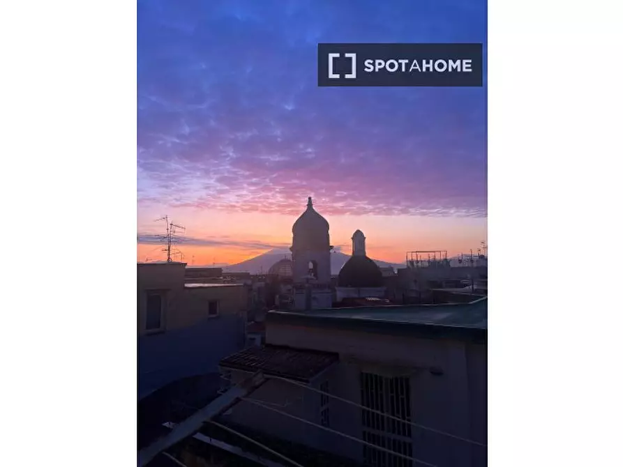Immagine 14 di Camera condivisa in affitto  in Via Cedronio a Napoli